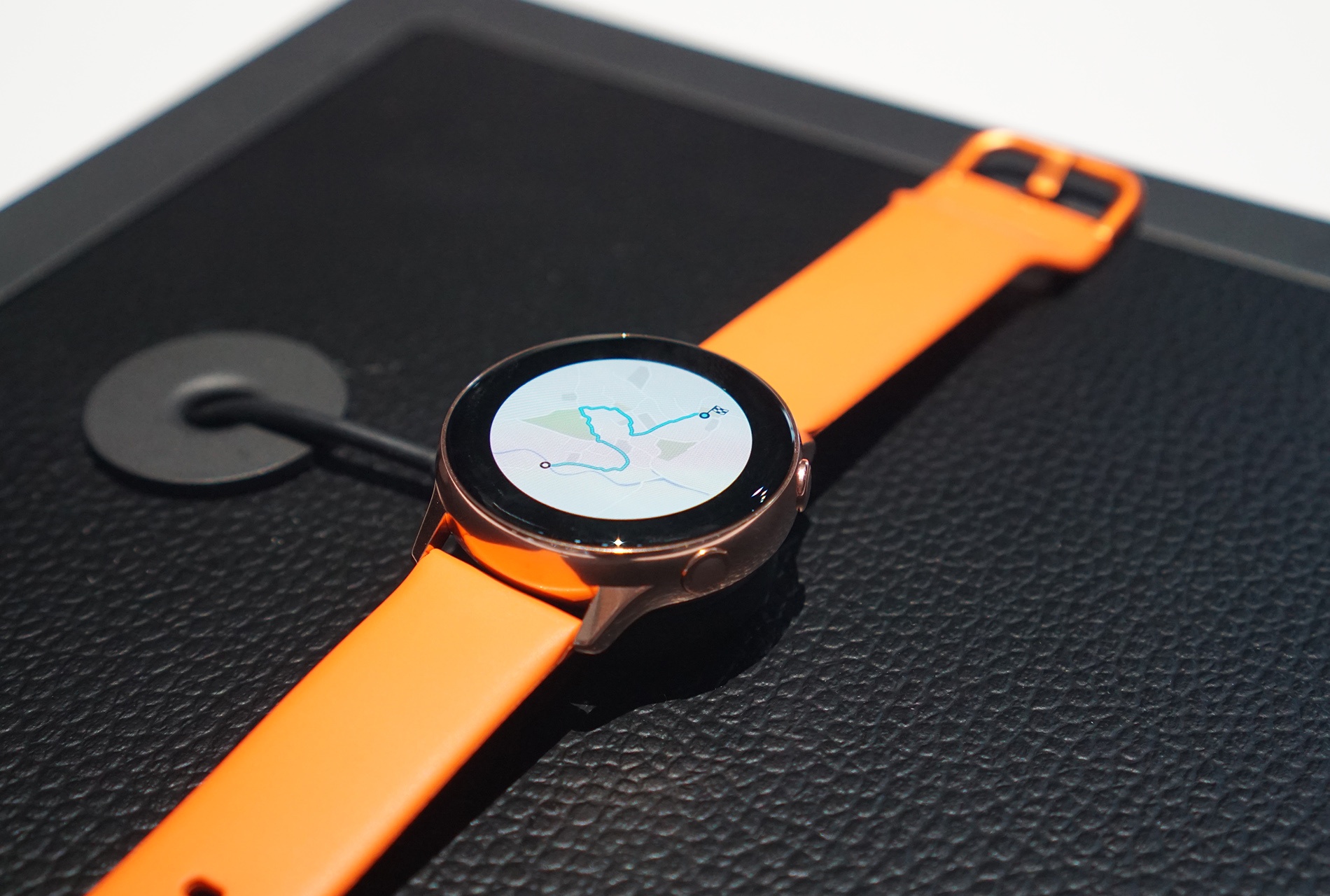 can canh Galaxy Buds Galaxy Watch Active anh 7