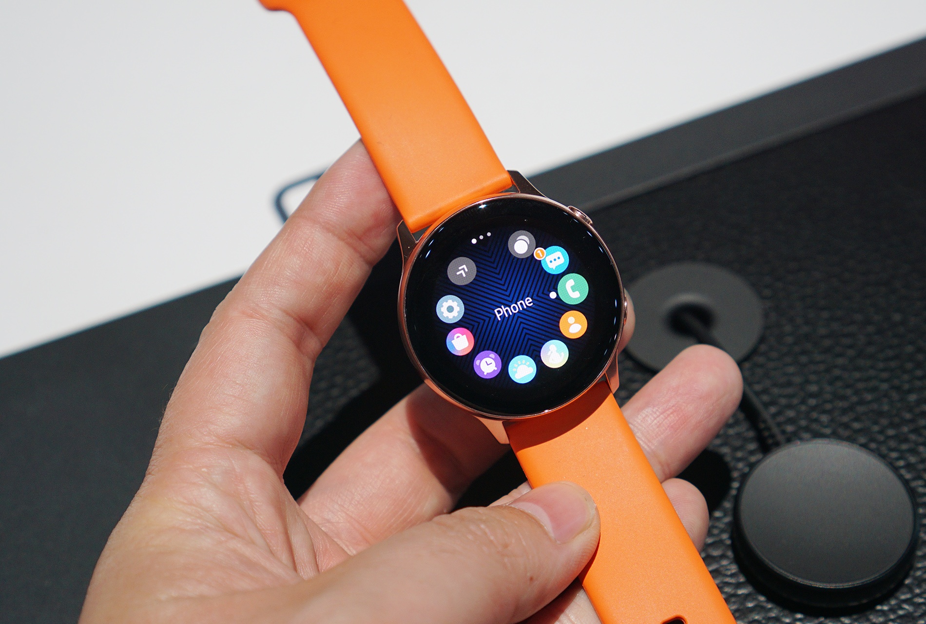 can canh Galaxy Buds Galaxy Watch Active anh 9