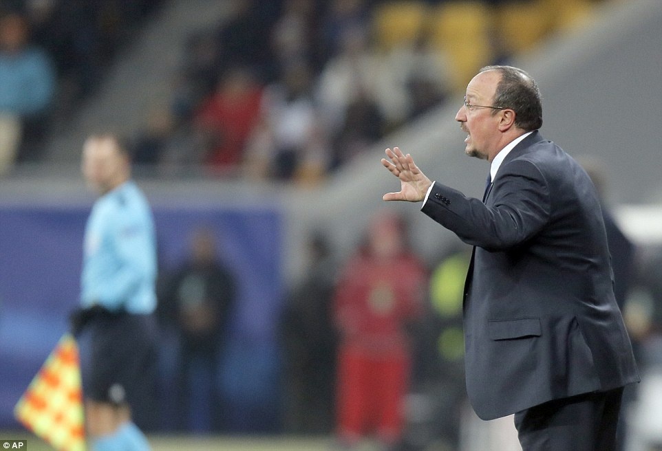 Benitez cần thực hiện sự thay đổi về cách dùng người và chiến thuật. Ảnh: AP.