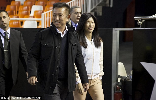 Tỷ phú Peter Lim đổ rất nhiều tiền trong việc xây dựng lại Valencia.
