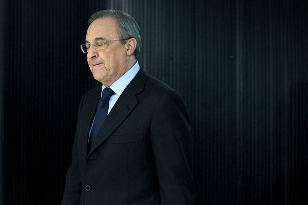 Ông Perez phải chăng đang quá chú trọng vào lợi nhuận của Real Madrid mà quên mất mọi chuyện xung quanh xảy ra thế nào. Getty Images.