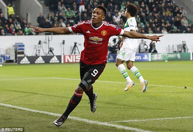 Anthony Martial chưa đủ trình để gánh hàng công MU. Ảnh: Reuters.
