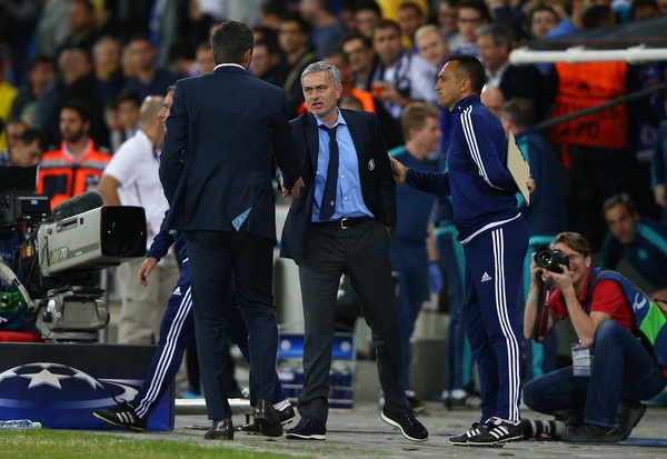 Mourinho có tới MU cũng không cải thiện được tình hình.