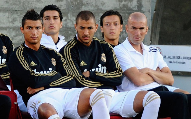 Zidane va Ronaldo: Ai se cung phung ai? hinh anh