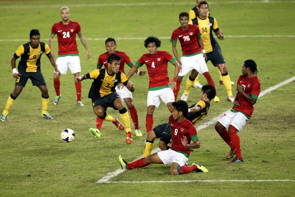 Bong da Malaysia tim lai niem tin tu phim anh hinh anh