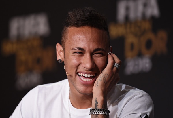 Dong tien dien ro: Neymar, Trung Quoc va Premier League hinh anh