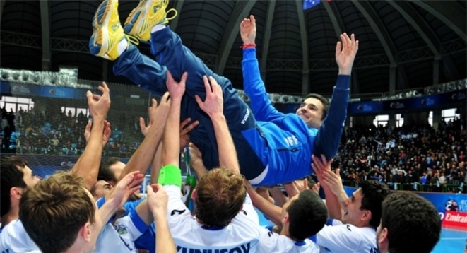 HLV Uzbekistan tim ra cong thuc ha vua futsal chau A hinh anh