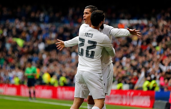 Real Madrid lam cach mang tu bom tan hinh anh