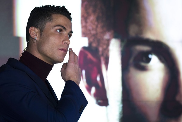 Khi su ngao man cua Ronaldo la dung hinh anh