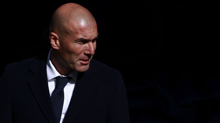 Tuong lai Zidane o Real Madrid: Ngan can treo soi toc hinh anh