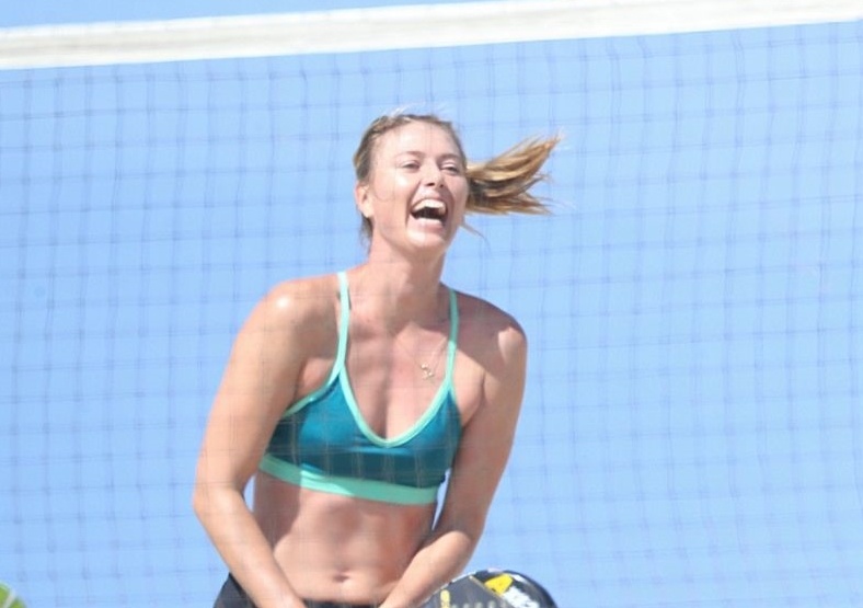 Sharapova cuoi dua vui ve trong tam bao hinh anh
