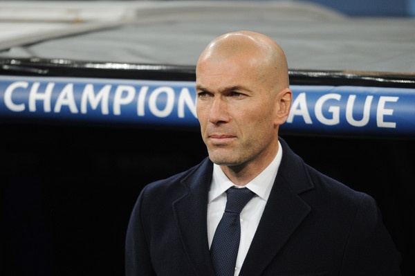 Zidane dang no Real mot loi xin loi hinh anh