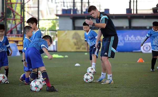 bong da tre Thai Lan anh 2