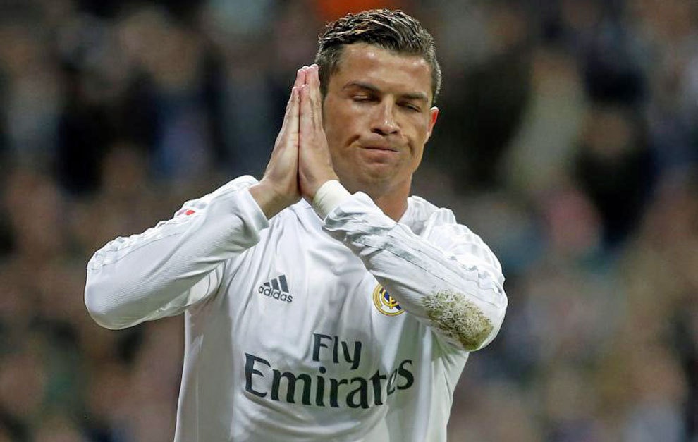 Cai chap tay cua Ronaldo va quyen han sieu sao hinh anh