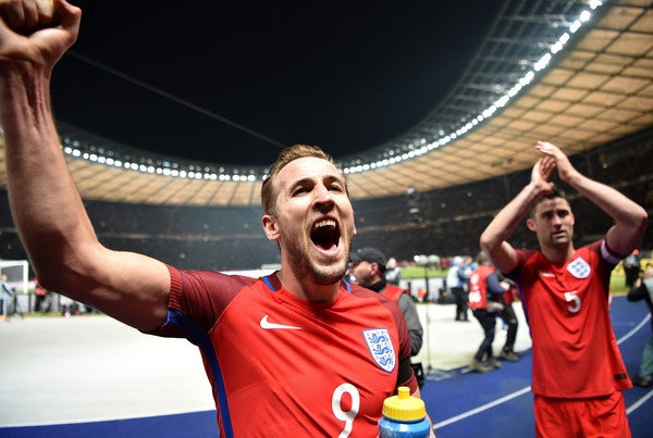 Harry Kane tai hien khoanh khac kinh dien cua Johan Cruyff hinh anh