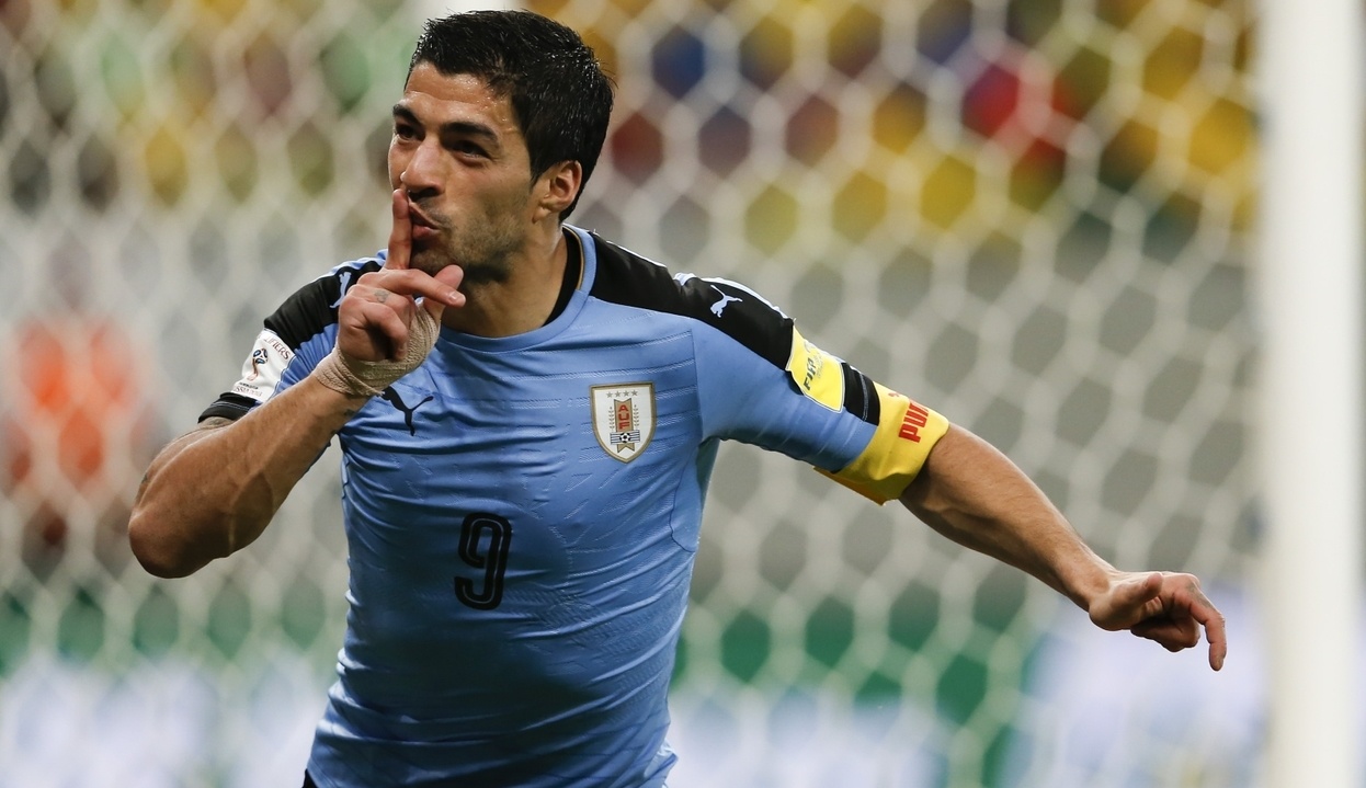 Luis Suarez va cau chuyen dang sau lop vo boc hinh anh