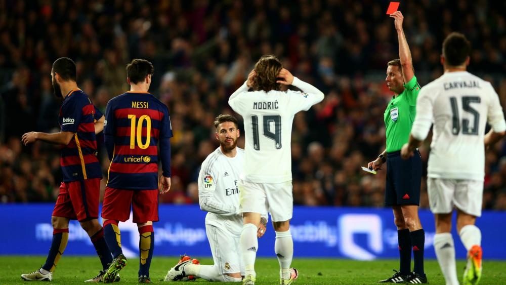 Trong tai khien Barcelona thua Sieu kinh dien anh 2