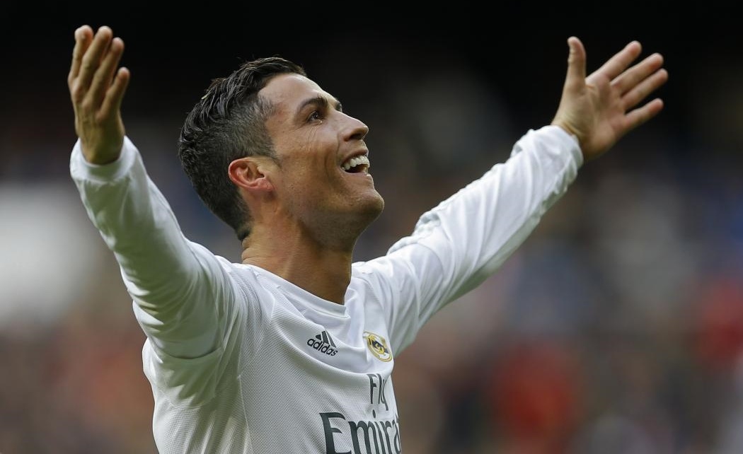 Wolfsburg vs Real: Ngay Ronaldo dung do phien ban loi hinh anh