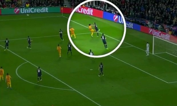 Ket qua luot di tu ket cup C1,  Barca vs Atletico,  Barca thang Atletico,  Suarez bi duoi,  Suarez choi xau anh 1