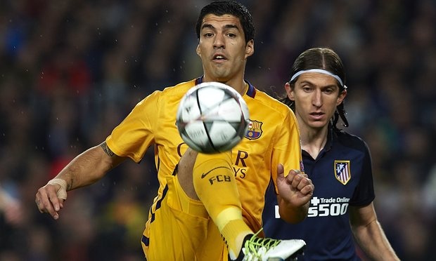 Luis Suarez doi mat an phat vi hanh dong tho bao hinh anh