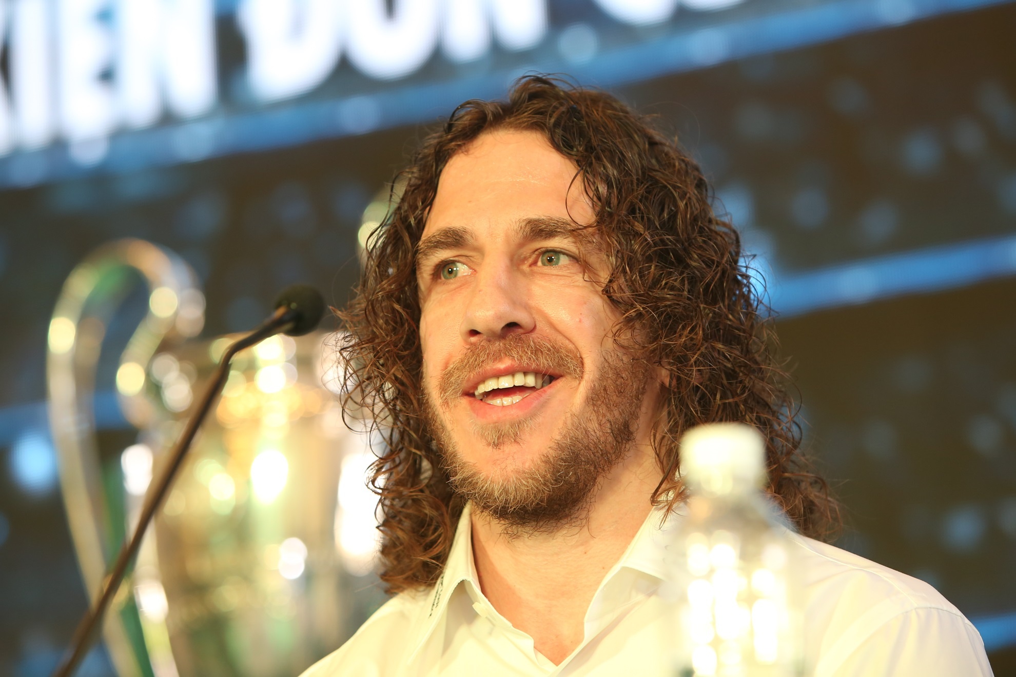 Huyen thoai Barca muon thu mon an Viet Nam hinh anh