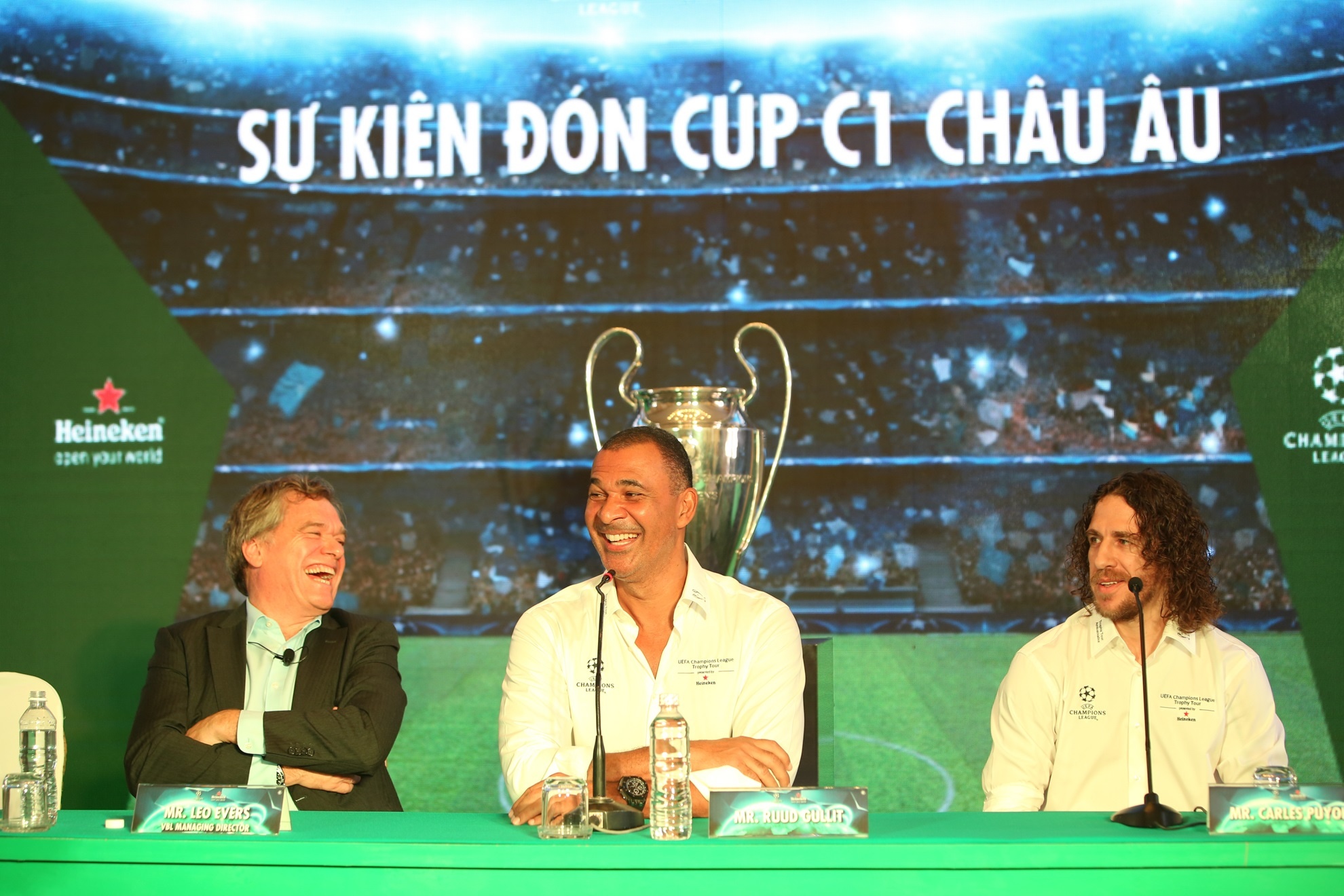 Cuu doi truong Barca thich an thit ga Viet Nam anh 1