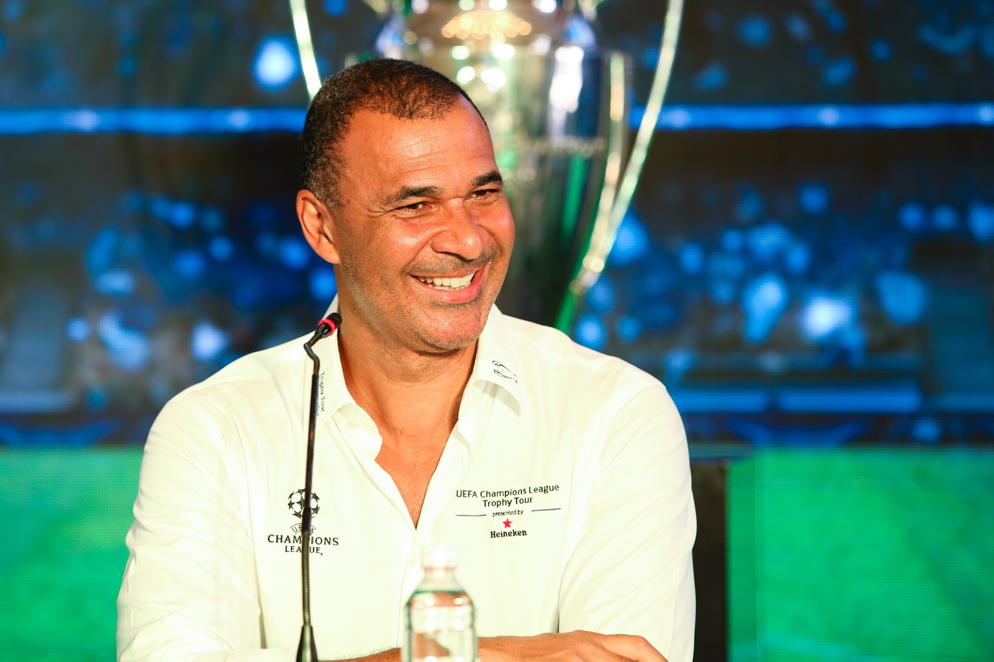 Cuu doi truong Barca thich an thit ga Viet Nam anh 3