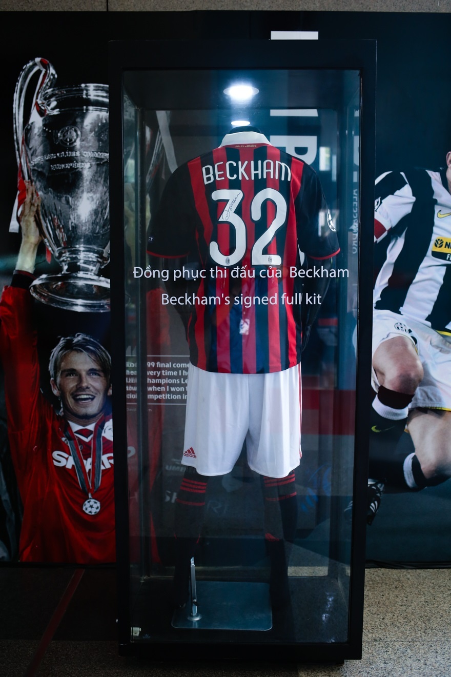 Gullit va Puyol noi xin chao bang tieng Viet anh 10