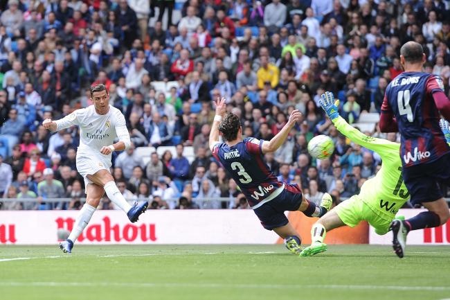 Ronaldo mac sai lam anh 2