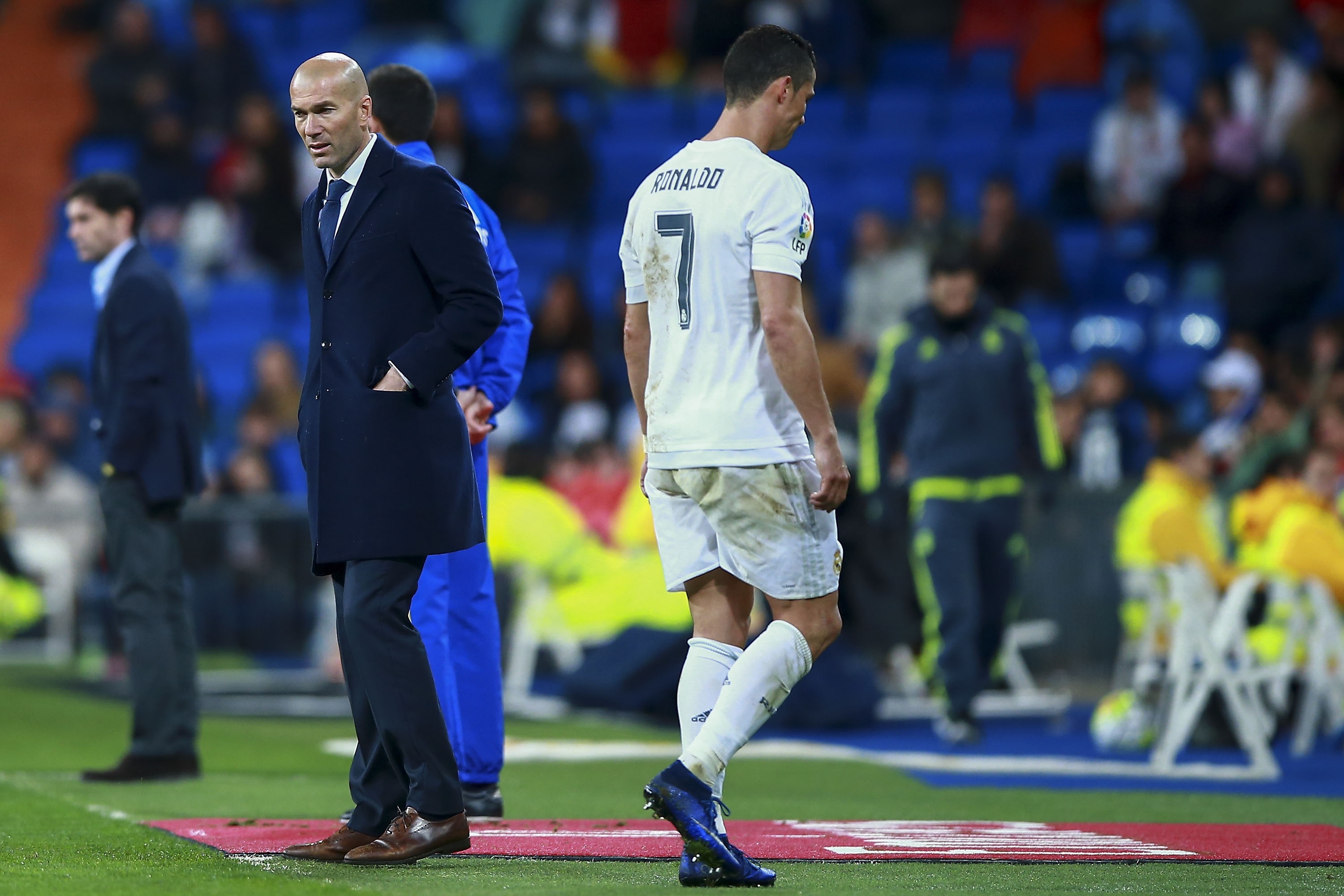 Zidane đang trở nên hèn nhát vì Ronaldo ảnh 2 Zidane dang tro nen hen nhat vi Ronaldo anh 2