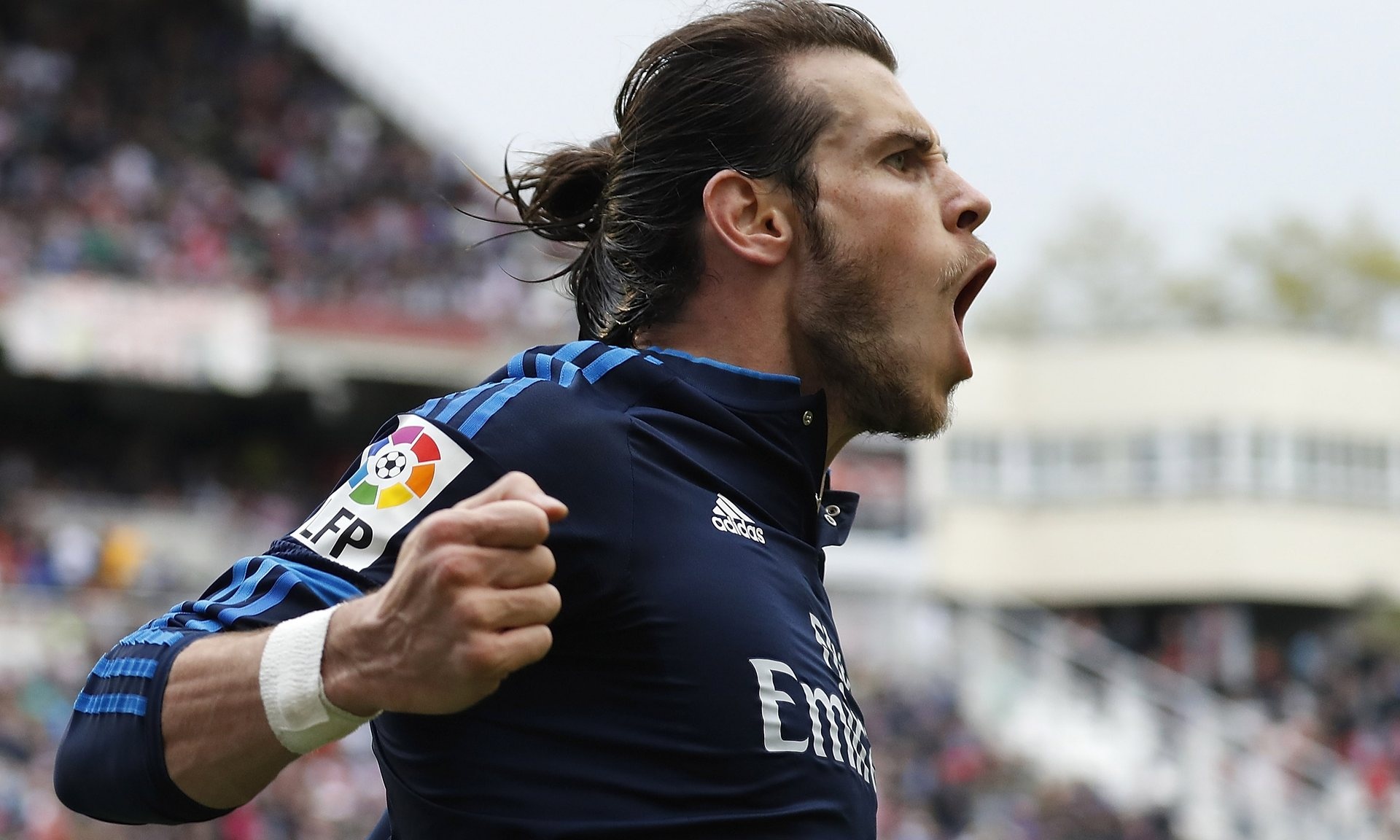 Gareth Bale đang cười gượng gạo với MU ảnh 2 Gareth Bale dang cuoi guong gao voi MU anh 2