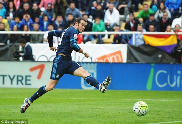 Gareth Bale đang cười gượng gạo với MU ảnh 1 Gareth Bale dang cuoi guong gao voi MU anh 1