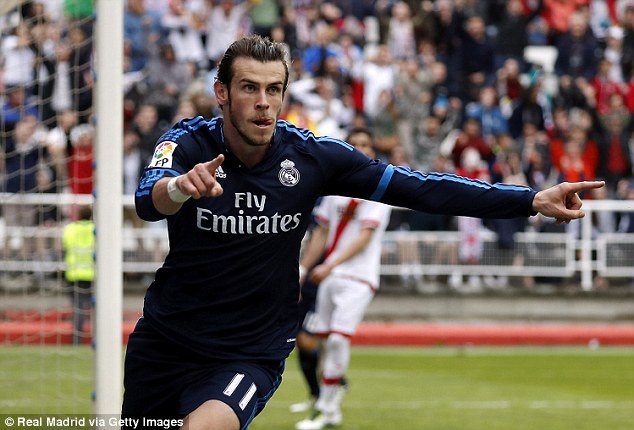 Gareth Bale dang cuoi guong gao voi MU hinh anh