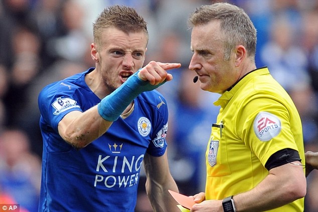 Vardy nhan them an phat bo sung hinh anh