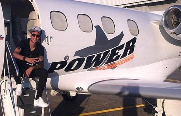 Neymar vung tien mua may bay trieu USD hinh anh