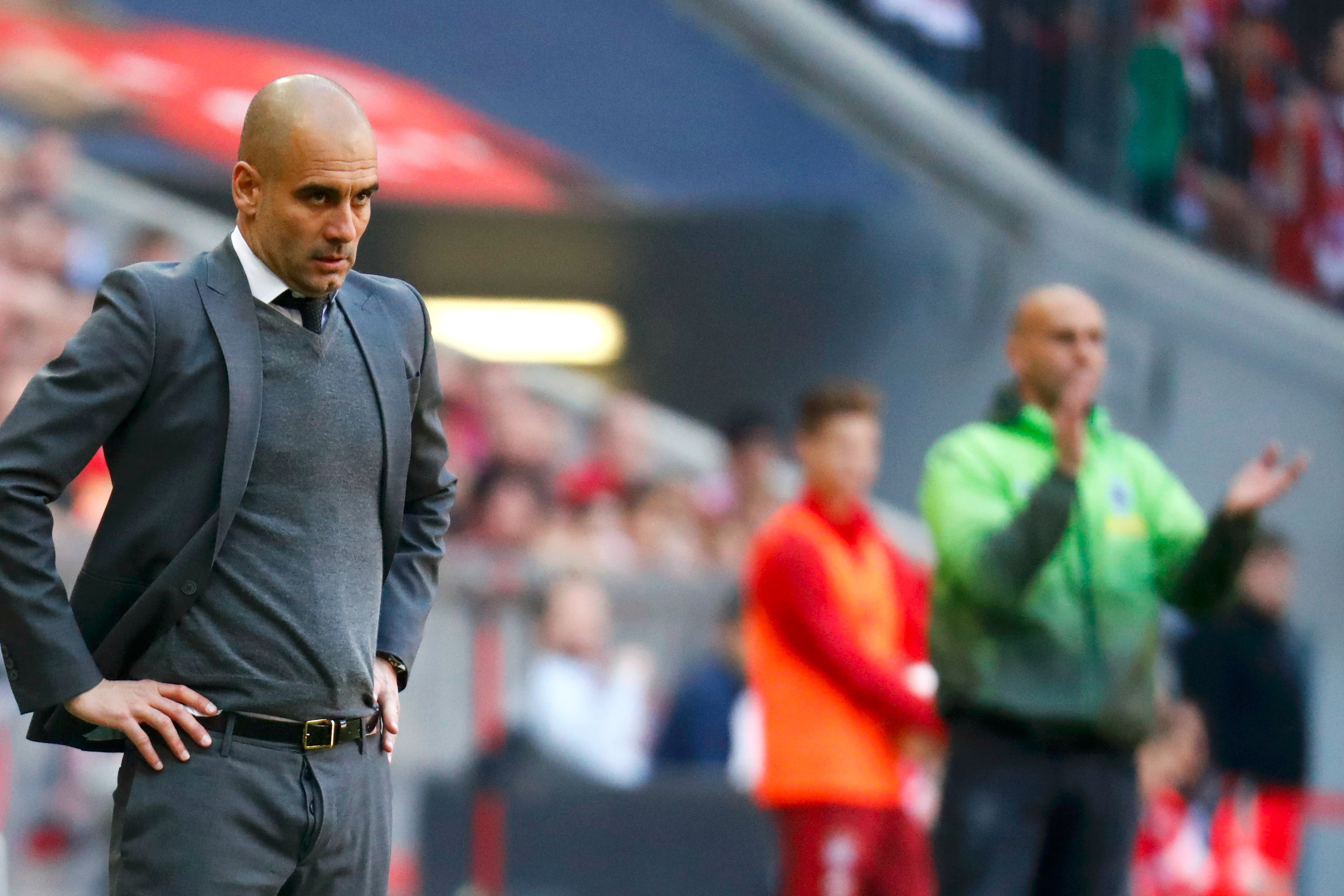 Bao Duc: ‘Bayern dang run ray truoc Atletico’ hinh anh