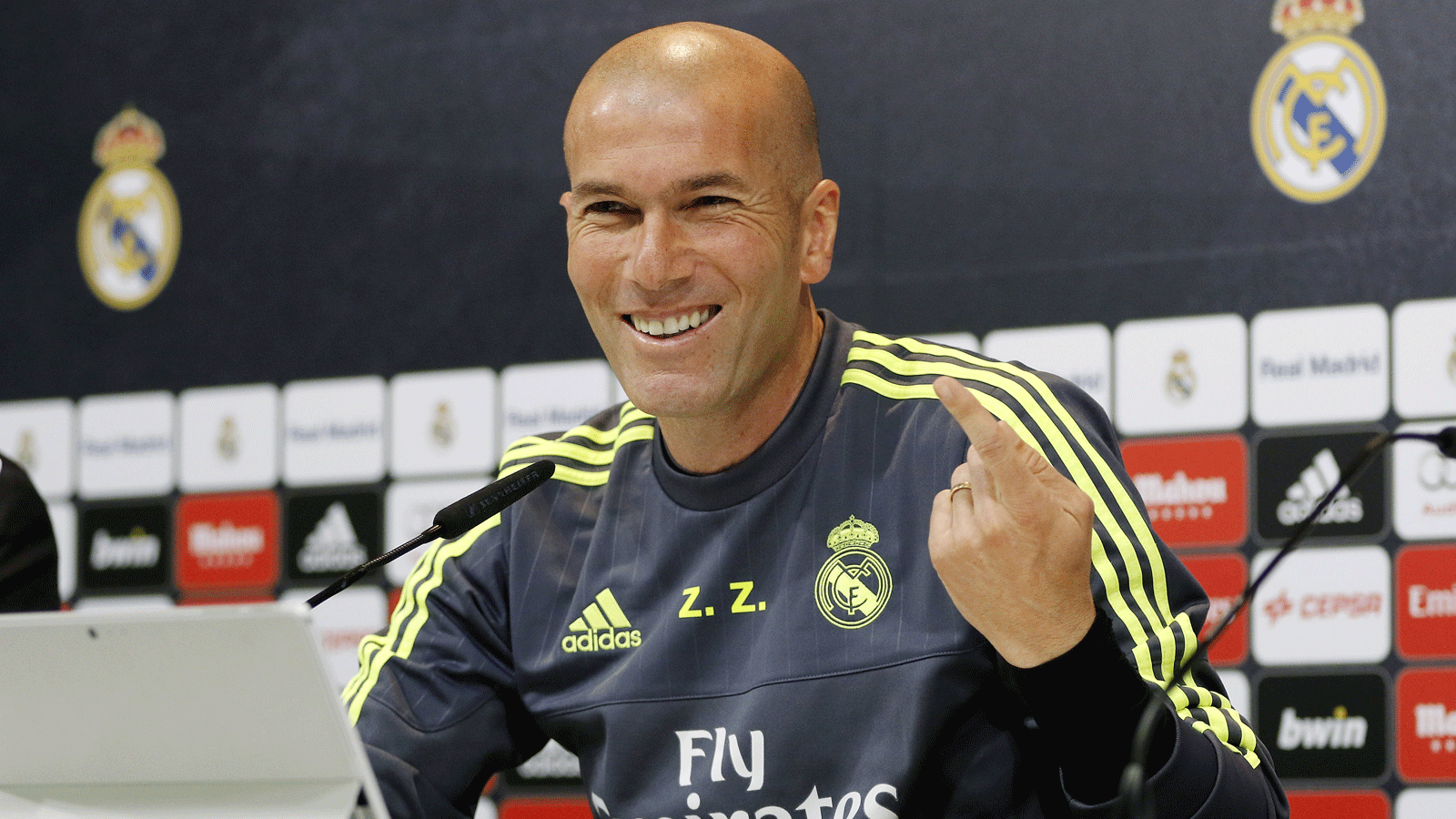 Zinedine Zidane: Ban linh khong nam o su hoai nghi anh 1
