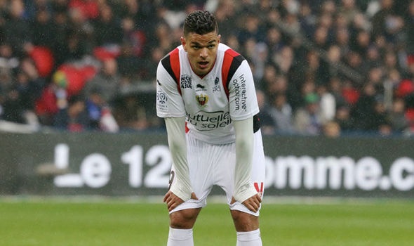 Barca dam phan mua Ben Arfa anh 1