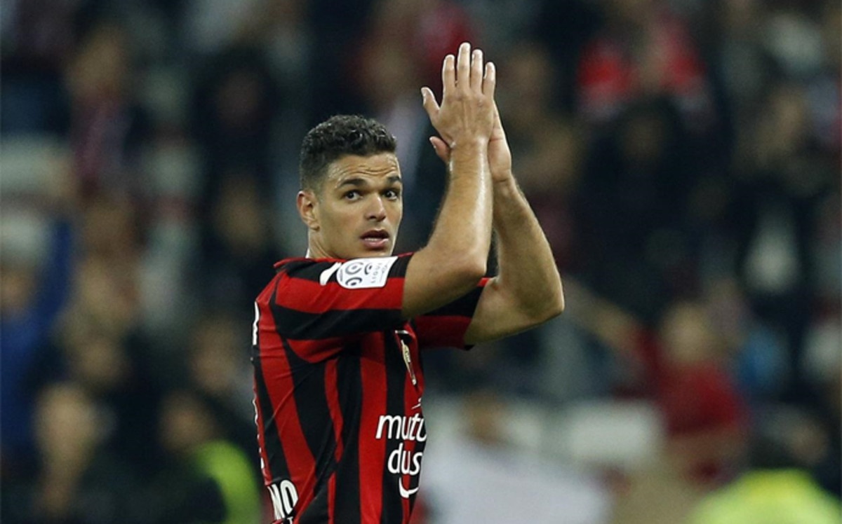 Barca dam phan mua 'tieu Zidane' hinh anh