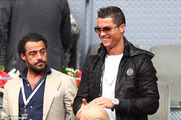 Ronaldo bi chi trich vi tho lo hinh anh