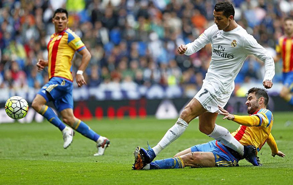 Ronaldo cuu Zidane anh 3