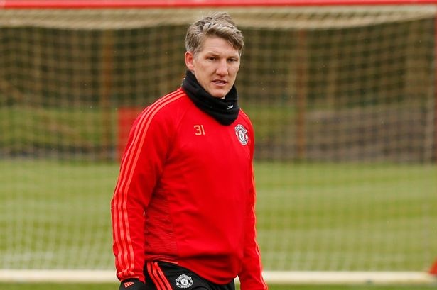 Tuyen Duc goi 'thuong binh' Schweinsteiger len tuyen hinh anh