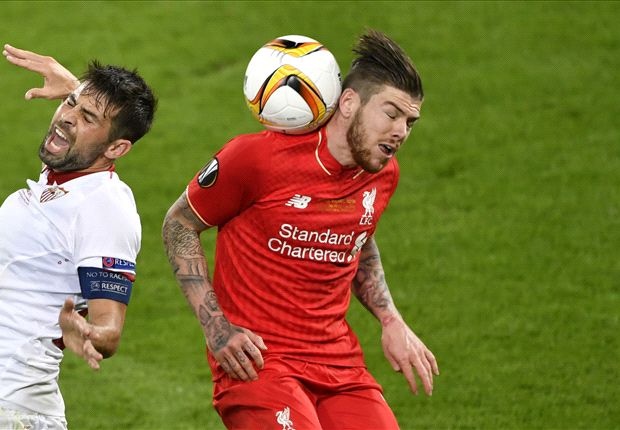 'Toi do' Alberto Moreno bi chi trich kich liet hinh anh