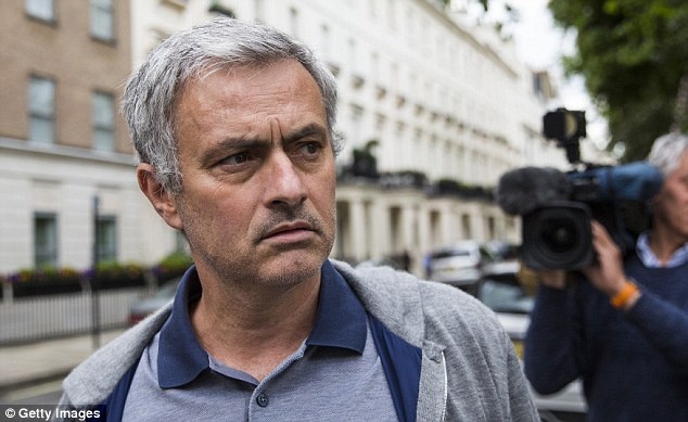 Con ai noi Mourinho khong biet tan cong hinh anh