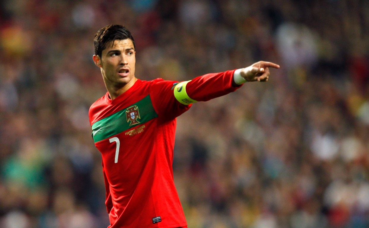 Top 5 ngoi sao EURO 2016: Ronaldo so 1, Milner xep tren Bale hinh anh