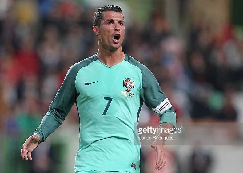 Bo Dao Nha co nguy co bi khung bo cao nhat vi Ronaldo hinh anh