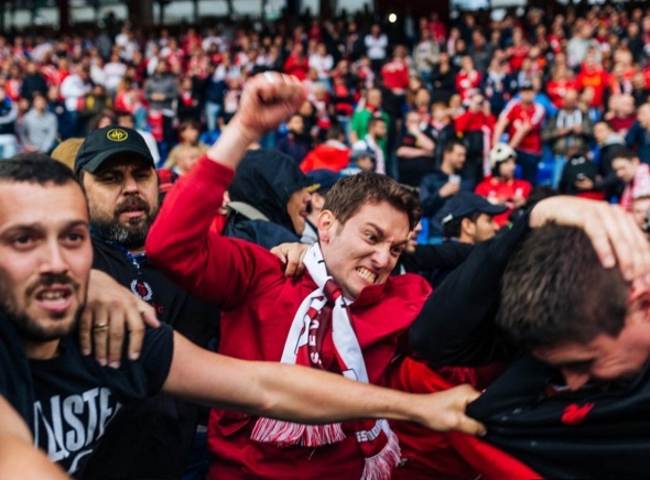 Hooligan Nga doi 'lam thit' CDV Anh hinh anh