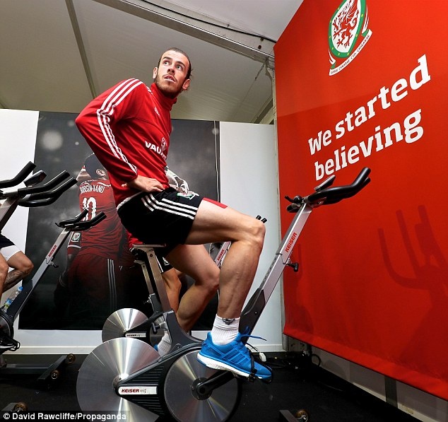 Ronaldo và Bale so cơ đùi rắn chắc ảnh 9 Ronaldo va Bale so co dui ran chac anh 9