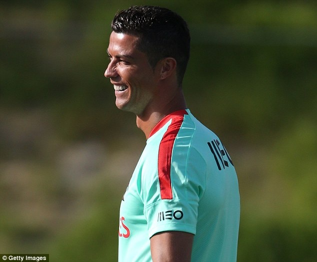 Ronaldo và Bale so cơ đùi rắn chắc ảnh 2 Ronaldo va Bale so co dui ran chac anh 2