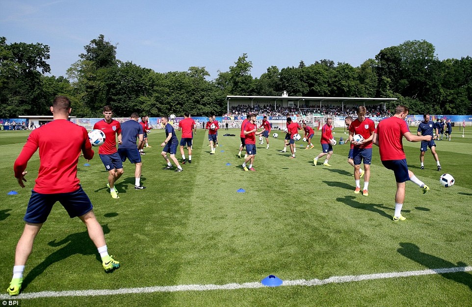 Tuyển Anh tập luyện ảnh 4 Tuyen Anh tap luyen anh 4